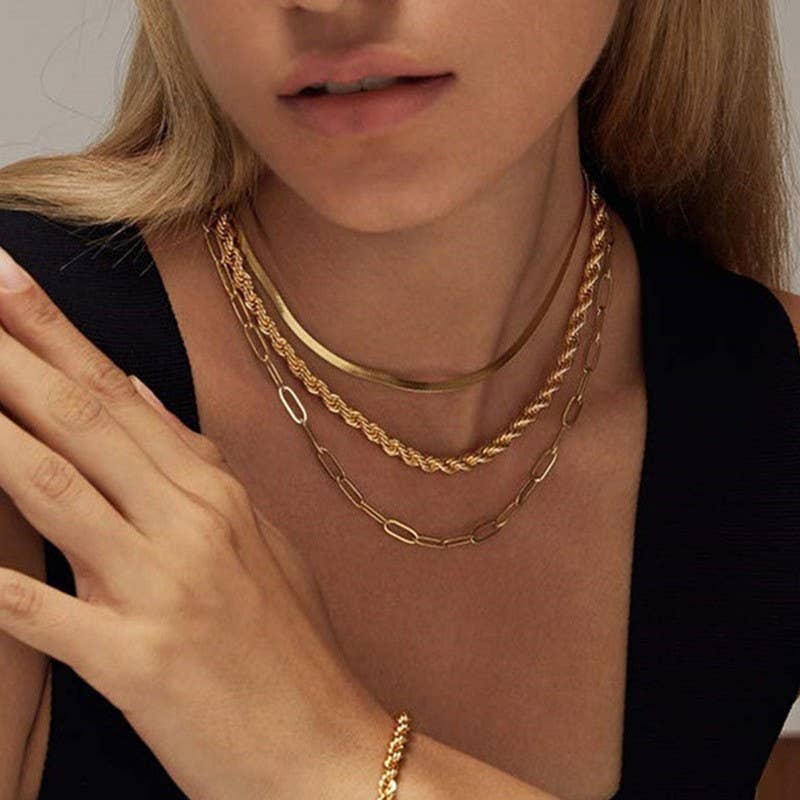 CHAIN LAYERED NECKLACE